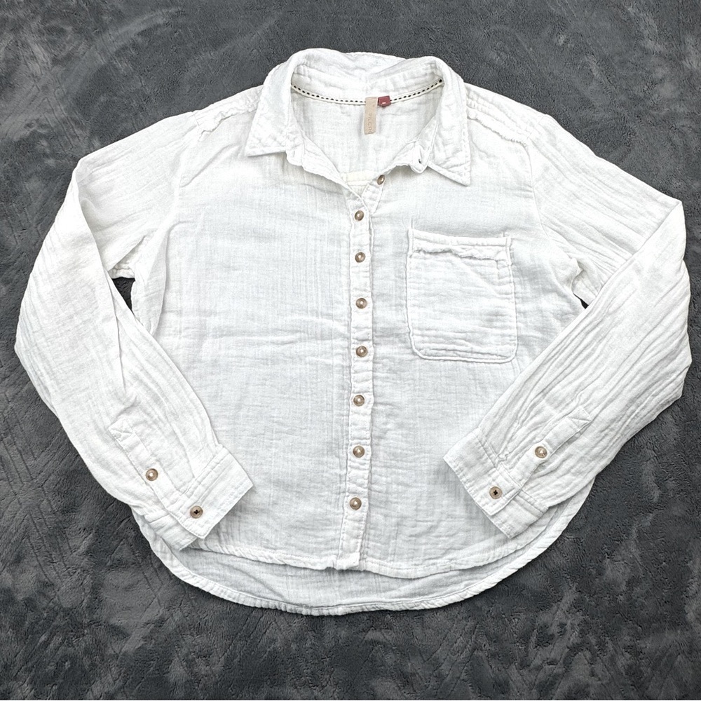Anthropologie Pilcro White Button Down Shirt. Size MP. 100% cotton. Beachy.